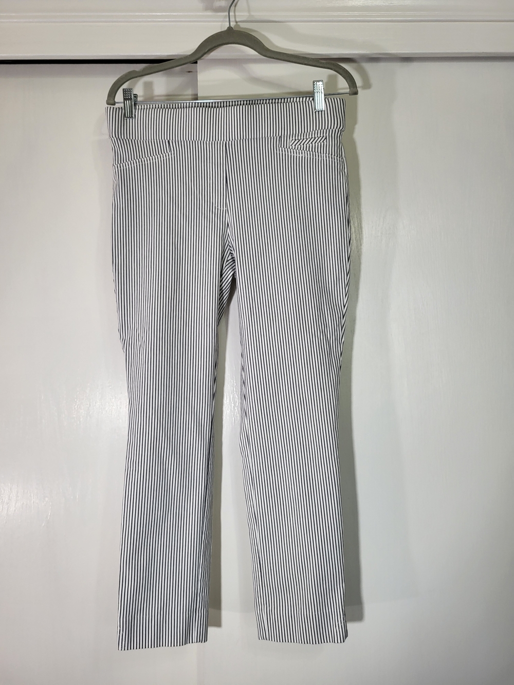 EUC- Anne Klein Navy & White Vertical Stripe Straight-Leg Pants SZ 8 Stretchy